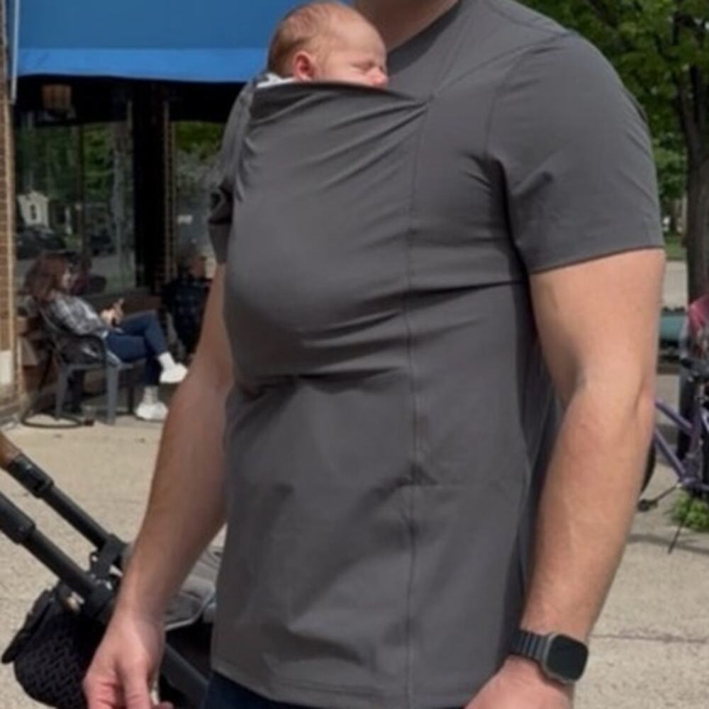 Lalabu Gray “Dad Tee” Baby wearing T-Shirt Size Medium Newborns Infants